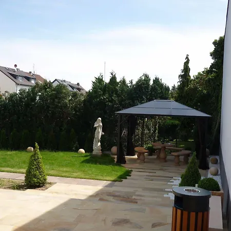 Naam Frankfurt City-airport Hotel apartamentowy *